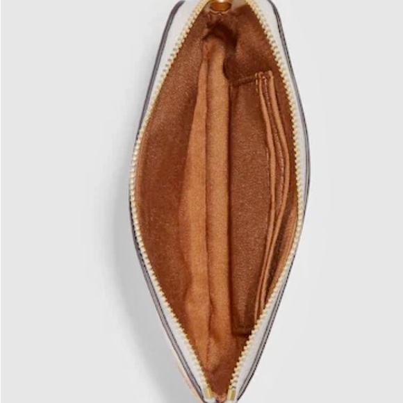 NWT Coach Corner Zip Wristlet With White/Multicolor Floral Cluster Print $89 - Picture 2 of 4